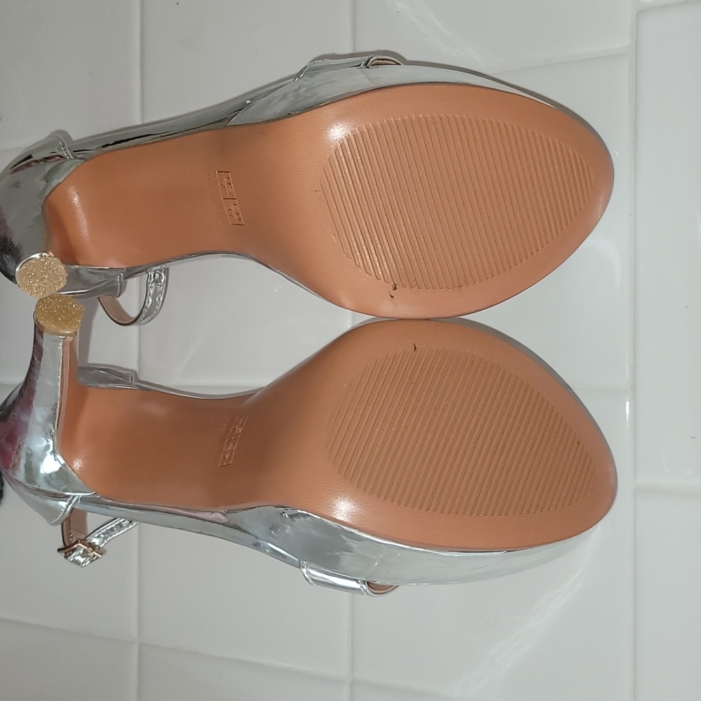 Silver Platform Heels - Picture 4 of 4